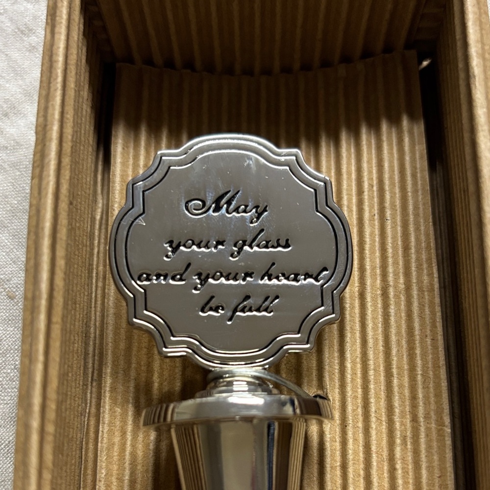 Elegant Silver Wine Stopper - Picture 2 of 4